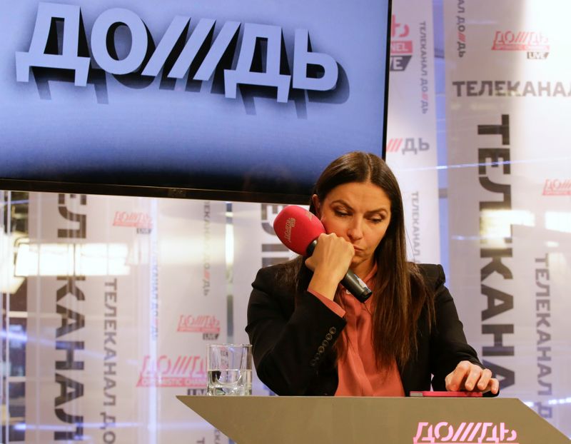 &copy; Reuters. Natalia Sindeyeva, general director of Russian television station Dozhd (TV Rain), takes part in a news conference in Moscow February 4, 2014. The Russian television station that made its name covering massive street protests against President Vladimir Pu