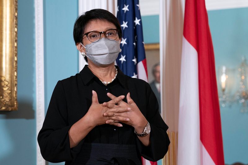 &copy; Reuters. ريتنو مرسودي وزيرة خارجية إندونيسيا تتحدث مع الاعلام في واشنطن يوم 3 أغسطس آب 2021. (صورة لرويترز من ممثل لوكالات الأنباء)