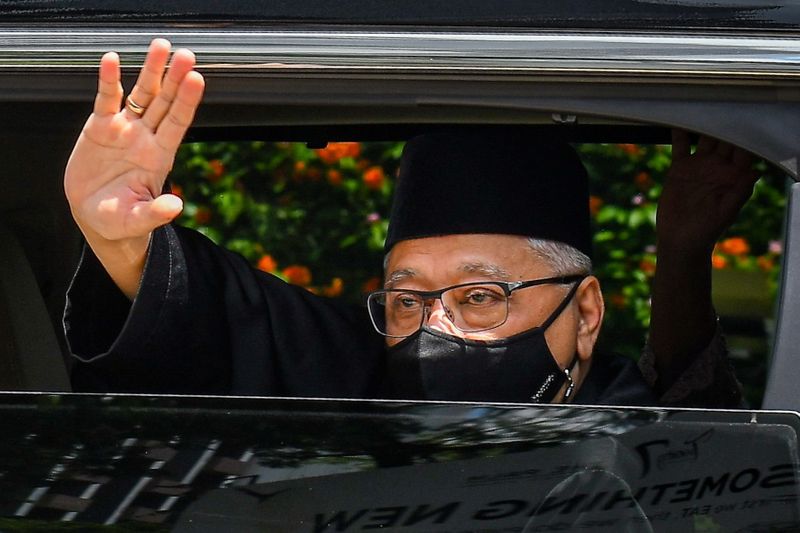 &copy; Reuters. Malaysia's Prime Minister-designate and former Deputy Prime Minister Ismail Sabri Yaakob waves to reporters before his inauguration as the 9th prime minister, in Kuala Lumpur, Malaysia August 21, 2021. Malaysia Information Department/Famer Roheni/Handout 