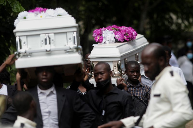 &copy; Reuters. People carry coffins during the funeral of four family members after the earthquake that took place on August 14th, in Marceline near Les Cayes, Haiti August 21, 2021. REUTERS/Henry Romero     