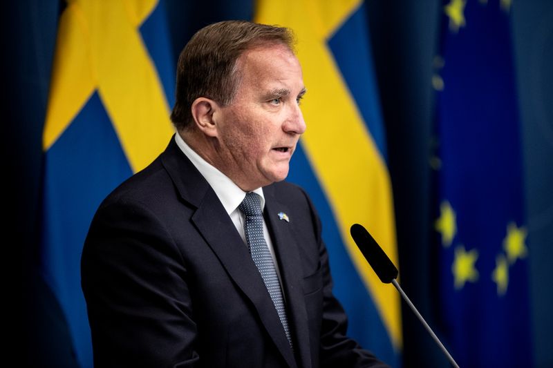&copy; Reuters. Le Premier ministre suédois Stefan Lofven (photo) a pris le pays par surprise dimanche en annonçant qu'il allait démissionner en novembre pour donner une chance à son successeur d'améliorer la popularité des Sociaux démocrates avant les législativ