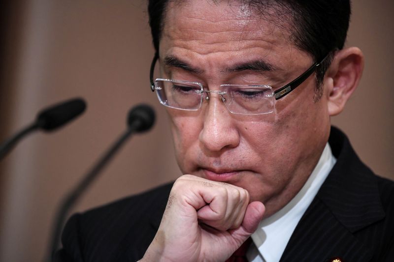 © Reuters. L'ancien ministre japonais des Affaires étrangères, Fumio Kishida, pourrait se présenter à la direction du Parti libéral démocrate (PLD), le mandat de Yoshihide Suga se terminant en septembre, rapporte lundi le journal Sankei. /Photo d'archives/REUTERS/Charly Triballeau