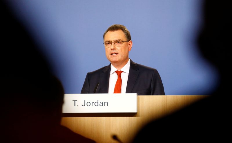 &copy; Reuters. FILE PHOTO: Swiss National Bank (SNB) Chairman Thomas Jordan addresses a news conference in Bern, Switzerland June 17, 2021. REUTERS/Arnd Wiegmann