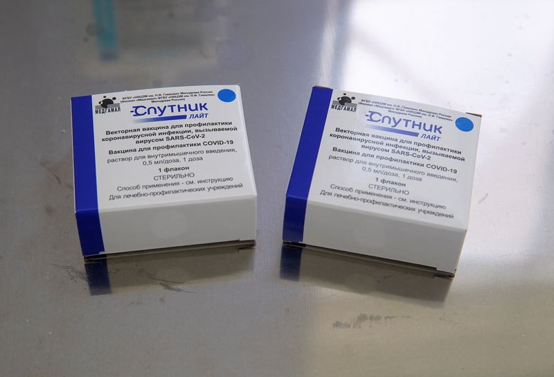 &copy; Reuters. フィリピン政府は、接種が１回で済むロシアの新型コロナウイルスワクチン「スプートニク・ライト」の緊急使用を承認した。写真は６月３０日、モスクワで撮影（２０２１年　ロイター/Ta