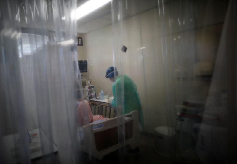 &copy; Reuters.     ８月２３日、田村憲久厚労相と東京都の小池百合子知事は会談し、改正感染症法に基づき都内の医療機関に新型コロナウイルス患者を受け入れるよう要請することを決めた。資料写真。