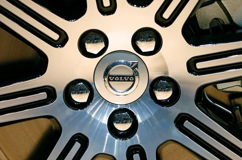 &copy; Reuters. FILE PHOTO: The wheel hub of a Volvo XC60 car is seen during the 87th International Motor Show at Palexpo in Geneva, Switzerland March 8, 2017. REUTERS/Arnd Wiegmann