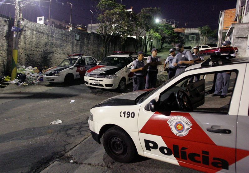 &copy; Reuters. Viaturas da Polícia Militar em Sao Paulo
08/08/2006 REUTERS/Caetano Barreira