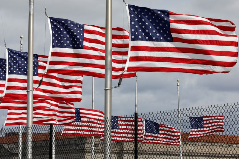 &copy; Reuters. Banderas estadounidenses en el National Mall, en Washington