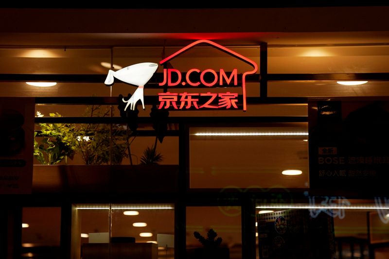 © Reuters. Logo da JD.com em shopping em Xangai, China 
26/10/2018
REUTERS/Aly Song