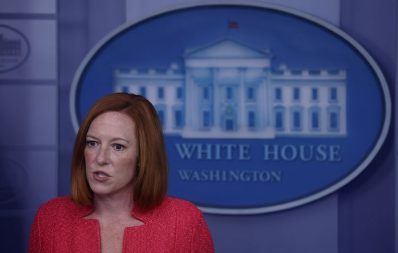 © Reuters. المتحدثة الصحفية باسم البيت الأبيض جين ساكي خلال افادة صحفية في واشنطن يوم الاثنين. تصوير:رويترز.