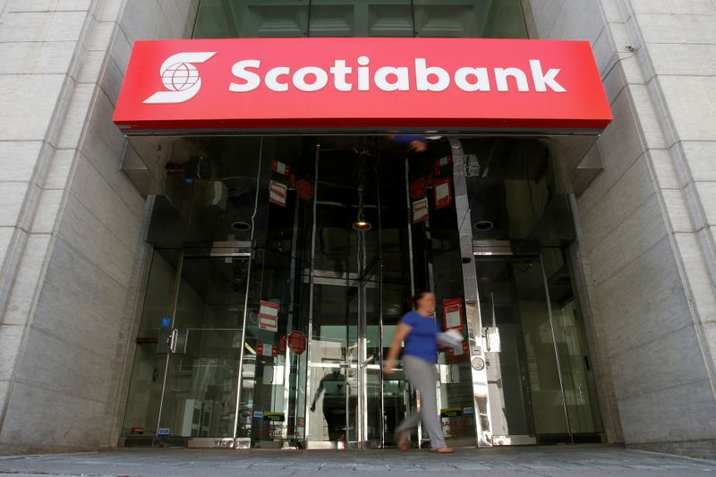 &copy; Reuters. FILE PHOTO: A woman leaves a Bank of Nova Scotia (Scotiabank) branch in Ottawa, Ontario, Canada, May 31, 2016. REUTERS/Chris Wattie/File Photo