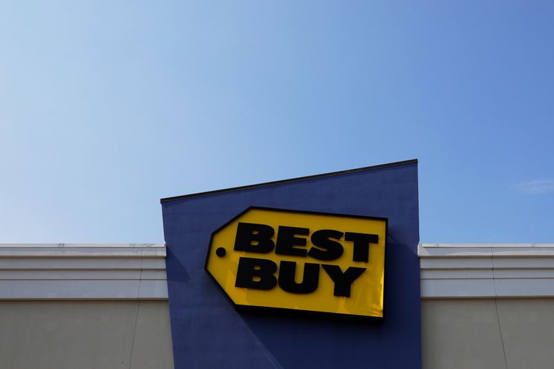 &copy; Reuters. A sign marks a Best Buy store in Boston, Massachusetts, U.S., May 26, 2021.    REUTERS/Brian Snyder
