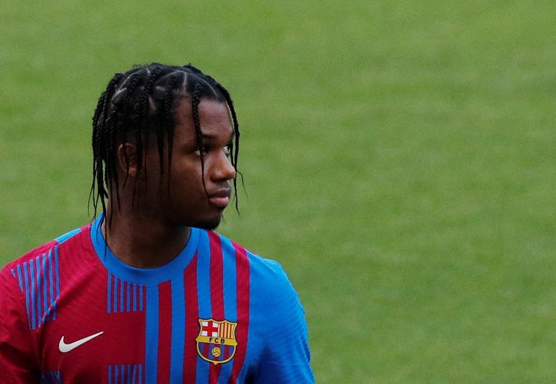 &copy; Reuters. FOTO DE ARCHIVO: Fútbol - Camp Nou, Barcelona, España - 15 de junio de 2021 Ansu Fati, del FC Barcelona, en la presentaci'on de la nueva camiseta REUTERS/Albert Gea