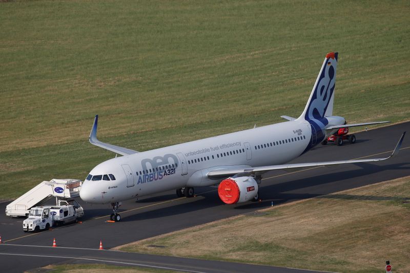 © Reuters. Delta Air Lines a annoncé mardi avoir passé commande de 30 avions monocouloirs A321neo supplémentaires à l'avionneur européen Airbus. /Photo d'archives/REUTERS/Pascal Rossignol