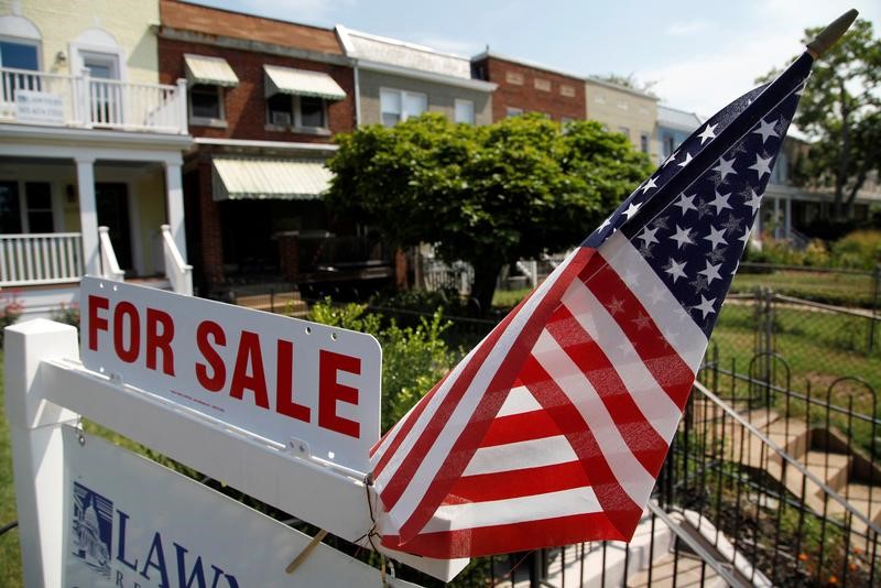 &copy; Reuters. ８月２４日、米商務省が発表した７月の新築一戸建て住宅販売戸数（季節調整済み）は年率換算で前月比１．０％増の７０万８０００戸だった。増加したものの、深刻な供給不足による住宅