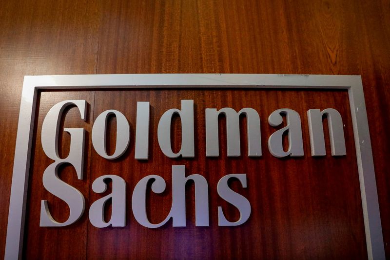 © Reuters. FILE PHOTO: The Goldman Sachs company logo in New York, U.S., April 17, 2018. REUTERS/Brendan McDermid/File Photo