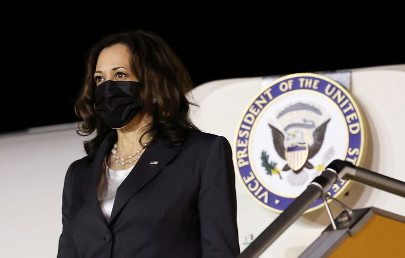 &copy; Reuters. FILE PHOTO: U.S. Vice President Kamala Harris arrives for the second leg of her Asia trip, in Hanoi, Vietnam, August, 24, 2021. REUTERS/Evelyn Hockstein/Pool