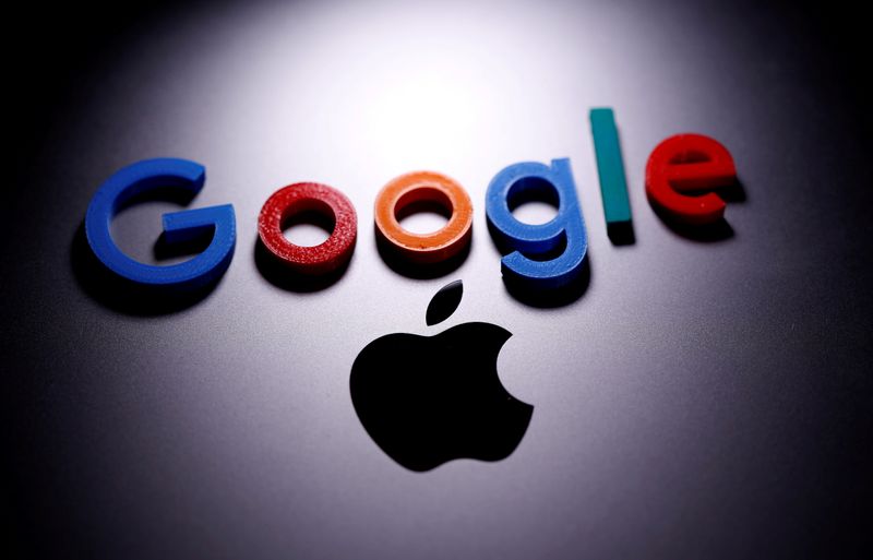 © Reuters. FILE PHOTO: A 3D printed Google logo is placed on the Apple Macbook in this illustration taken April 12, 2020. REUTERS/Dado Ruvic/Illustration/File Photo