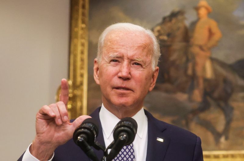 &copy; Reuters. Il presidente Usa Joe Biden presso la Casa Bianca a Washington. REUTERS/Leah Millis