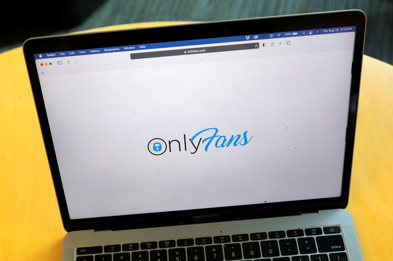 &copy; Reuters. FILE PHOTO: The logo for OnlyFans is seen on a device in this photo illustration in Manhattan, New York City, U.S., August 19, 2021. REUTERS/Andrew Kelly