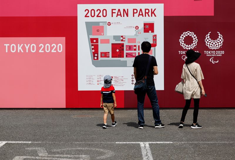 &copy; Reuters. Visitantes no 2020 Fan Park em meio à pandemia de Covid-19, em Tóquio, Japão
25/08/2021 REUTERS/Issei Kato