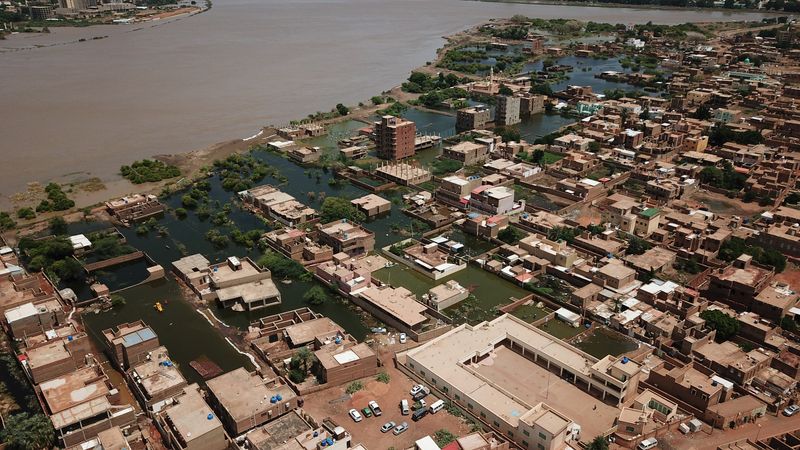 &copy; Reuters. آثار فيضان النيل على العاصمة السودانية الخرطوم في 8 سبتمبر أيلول 2020. تصوير: الطيب صديق - رويترز