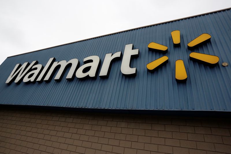 &copy; Reuters. Logotipo do Walmart em frente a loja da empresa. 12/2/2018. REUTERS/Daniel Becerril