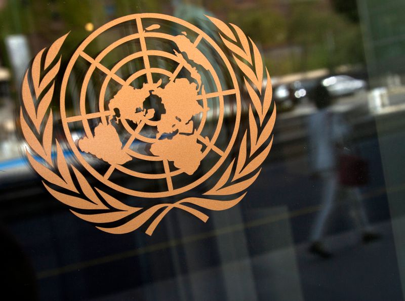 &copy; Reuters. شعار منظمة الأمم المتحدة في نيويورك. رويترز