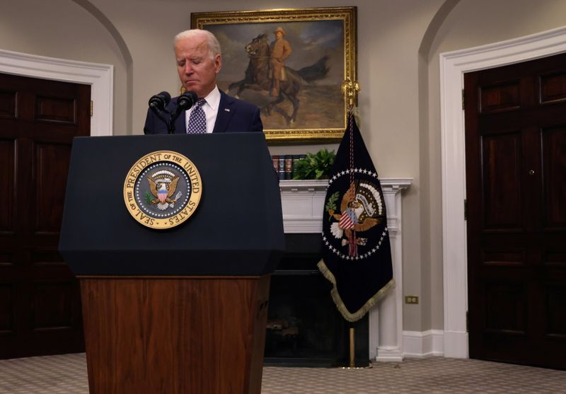 &copy; Reuters. U.S. President Joe Biden gives a statement about the U.S. withdrawal from Afghanistan in the Roosevelt Room at the White House in Washington, U.S., August 24, 2021. REUTERS/Leah Millis     