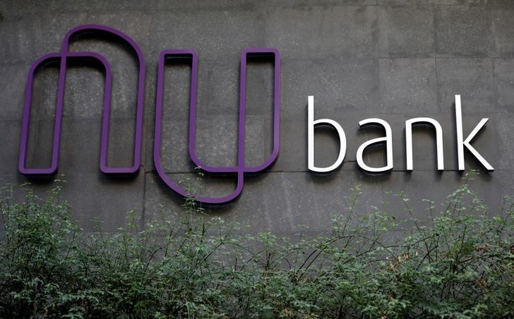 &copy; Reuters. IMAGEN DE ARCHIVO. El logo de la brasileña Nubank se ve en la sede de la compañía en Sao Paulo, Brasil, Junio 19, 2018.  REUTERS/Paulo Whitaker