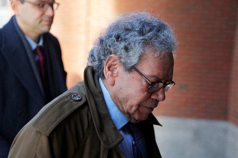 &copy; Reuters. John Kapoor, the billionaire founder of Insys Therapeutics Inc, arrives at the federal courthouse for the first day of the trial accusing Insys executives of a wide-ranging scheme to bribe doctors to prescribe an addictive opioid medication, in Boston, Ma