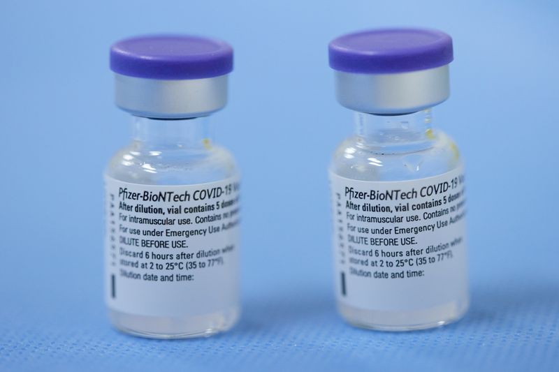 © Reuters. FILE PHOTO: Vials of the Pfizer-BioNTech vaccine are pictured in a vaccination centre in Geneva, Switzerland, February 3, 2021. REUTERS/Denis Balibouse