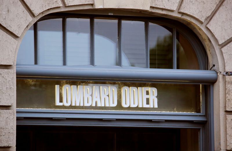 &copy; Reuters. FILE PHOTO: The logo of private bank Lombard Odier (LODH) is seen at a branch office in Zurich, Switzerland August 12, 2019.  REUTERS/Arnd Wiegmann