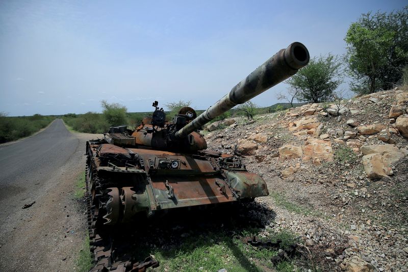 © Reuters. FILE PHOTO: A tank damaged during the fighting between Ethiopia's National Defense Force (ENDF) and Tigray Special Forces stands on the outskirts of Humera town in Ethiopia July 1, 2021.  REUTERS/Stringer