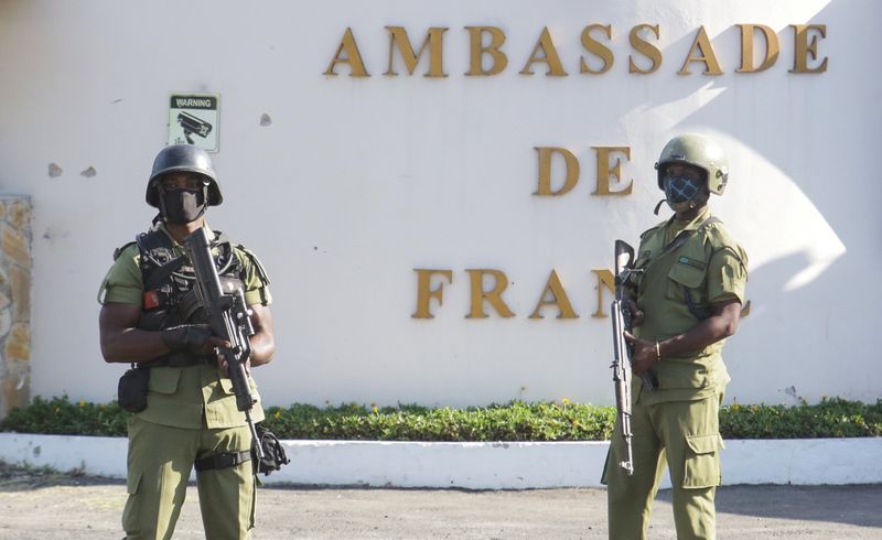 فرنسا تقول لا مؤشر على استهداف سفارتها في تنزانيا