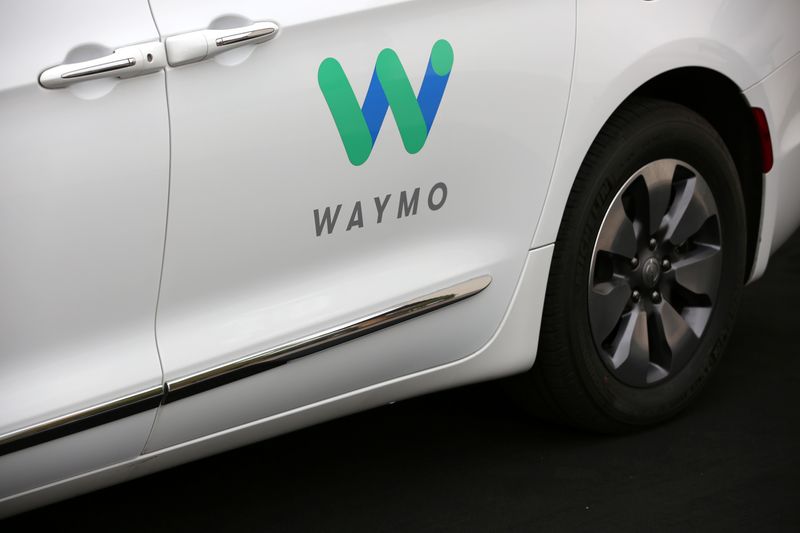 &copy; Reuters. FILE PHOTO: A Waymo Chrysler Pacifica Hybrid self-driving vehicle is parked and displayed during a demonstration in Chandler, Arizona, November 29, 2018.  REUTERS/Caitlin O’Hara