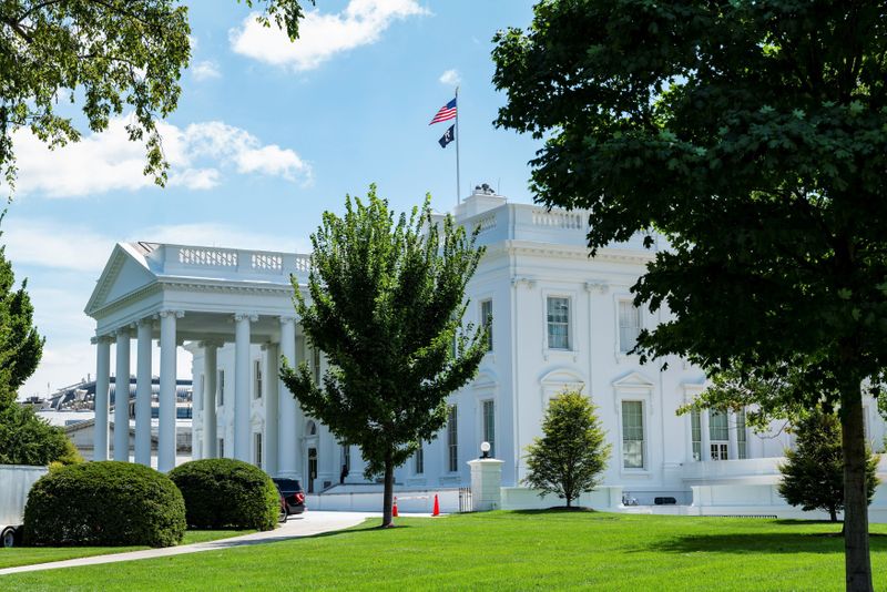 &copy; Reuters. FILE PHOTO: The exterior of the White House is seen from the North Lawn in Washington, U.S., August 19, 2021. REUTERS/Cheriss May/File Photo