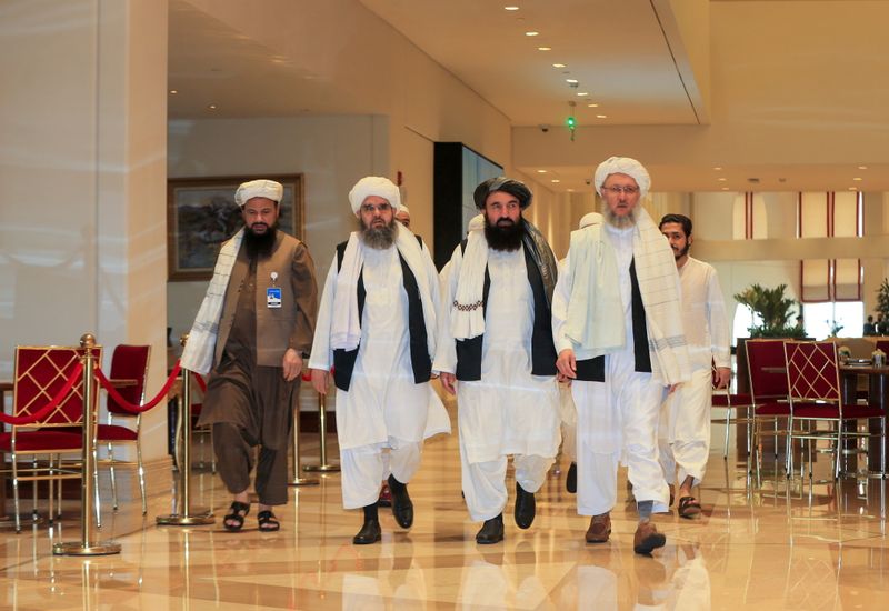 &copy; Reuters. En photo, les négociateurs des Taliban à Doha, au Qatar. La France exclut toujours des discussions directes avec les taliban mais espère que le processus politique dans le prolongement des discussions entamées l'an dernier à Doha permettra d'aboutir 
