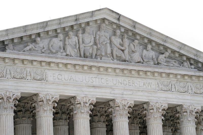 &copy; Reuters. FILE PHOTO: A view shows the pediment of the U.S. Supreme Court building in Washington, D.C., U.S. June 25, 2021. REUTERS/Ken Cedeno