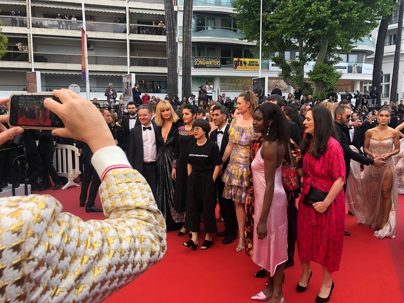 &copy; Reuters. Diretora afegã  Shahrbanoo Sadat posa no tapete vermelho do Festival de Cannes
19/05/2019
Barbara Van Lombeek/THE PR FACTROY/Divulgação via REUTERS