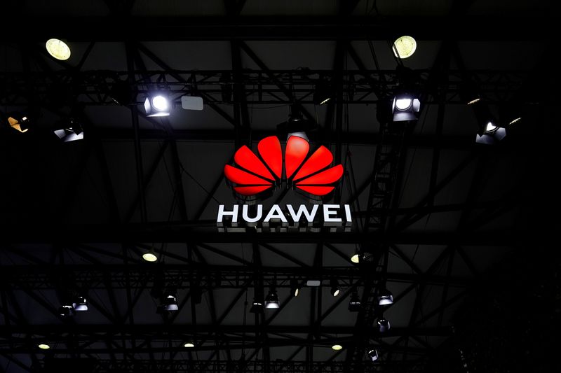 © Reuters. FILE PHOTO: A Huawei logo is seen at the Mobile World Congress (MWC) in Shanghai, China February 23, 2021. REUTERS/Aly Song/File Photo