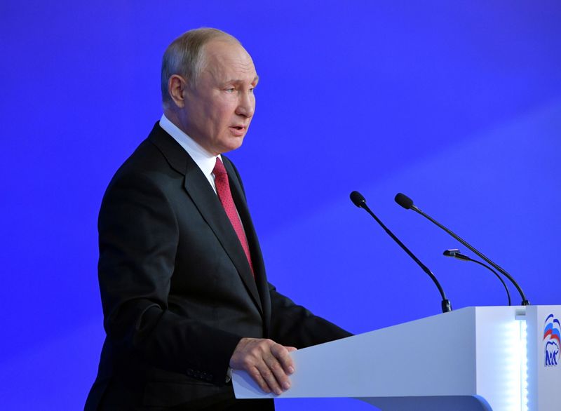 &copy; Reuters. بوتين يتحدث في موسكو يوم 24 أغسطس اب 2021. صورة من سبوتنيك.