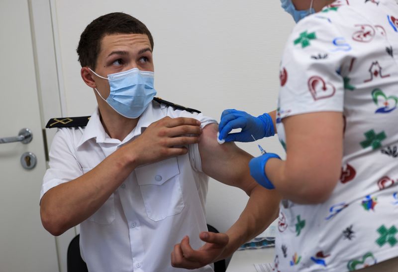 &copy; Reuters. A student of the Russian University of Transport receives a dose of Sputnik V (Gam-COVID-Vac) vaccine against the coronavirus disease (COVID-19) at the university clinic in Moscow, Russia June 25, 2021. REUTERS/Tatyana Makeyeva