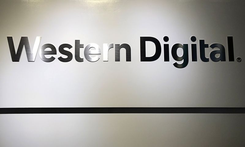 &copy; Reuters. The logo of Western Digital Corporation is displayed at the company's headquarters in Tokyo, Japan, May 27, 2019. REUTERS/Yoshiyasu Shida