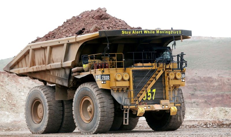&copy; Reuters. FILE PHOTO: A haul truck carries a full load at a mine operation near Elko, Nevada May 21, 2014.  REUTERS/Rick Wilking/File Photo