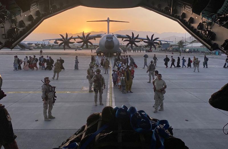 &copy; Reuters. FILE PHOTO: Afghan collaborators, their families, Spanish soldiers and members of the embassy board a Spanish military plane as part of their evacuation, at the Hamid Karzai International Airport in Kabul, Afghanistan, August 27, 2021. Ministry of Defense