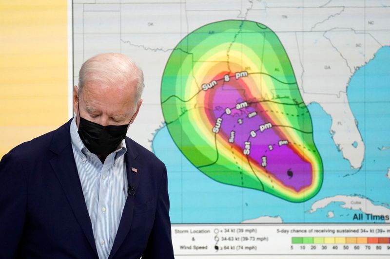 &copy; Reuters. U.S. President Joe Biden arrives for a virtual briefing with FEMA Administrator Deanne Criswell on preparations for Hurricane Ida at the White House in Washington, U.S., August 28, 2021. REUTERS/Elizabeth Frantz