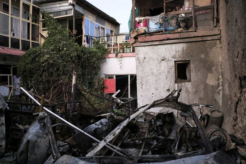 © Reuters. General view of a residence house destroyed after a rocket attack in Kabul, Afghanistan August 29, 2021.REUTERS/Stringer 