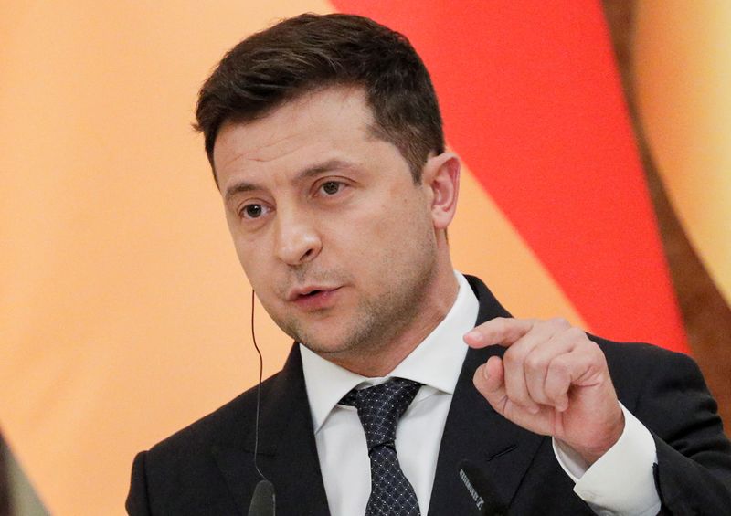 &copy; Reuters. FILE PHOTO: Ukrainian President Volodymyr Zelenskiy gestures as he speaks during a joint news conference with German Chancellor Angela Merkel following their talks at the Mariyinsky Palace in Kyiv, Ukraine August 22, 2021. Sergey Dolzhenko/Pool via REUTER