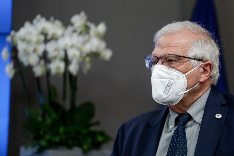 &copy; Reuters. FOTO DE ARCHIVO: El Alto Representante de la Unión Europea para Asuntos Exteriores, Josep Borrell, sale tras el primer día de una reunión de líderes de la Unión Europea en Bruselas, Bélgica, 25 de junio de 2021. Aris Oikonomou
